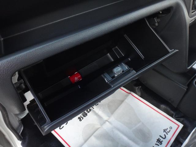 キャリイトラック ＫＣエアコン・パワステ　４ＷＤ　５ＭＴ　エアコン　パワステ　３方開　横滑り防止装置　ドアバイザー　オートライト　ＡＢＳ　タイミングチェーン式　エアバッグ（37枚目）