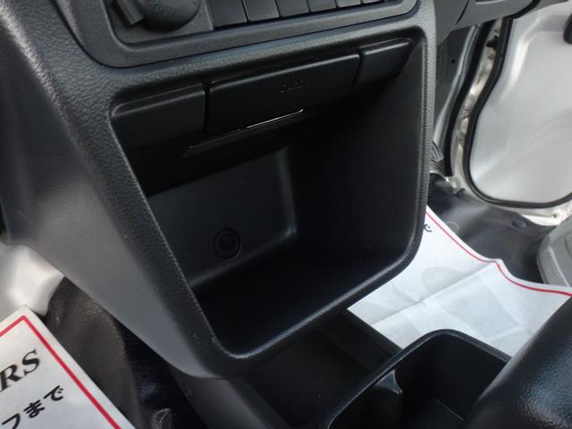 キャリイトラック ＫＣエアコン・パワステ　４ＷＤ　５ＭＴ　エアコン　パワステ　３方開　横滑り防止装置　ドアバイザー　オートライト　ＡＢＳ　タイミングチェーン式　エアバッグ（41枚目）