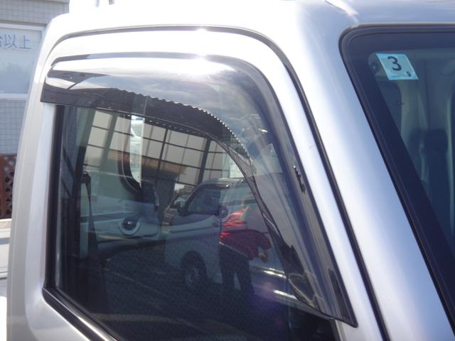 キャリイトラック ＫＣエアコン・パワステ　４ＷＤ　５ＭＴ　エアコン　パワステ　３方開　横滑り防止装置　ドアバイザー　オートライト　ＡＢＳ　タイミングチェーン式　エアバッグ（45枚目）