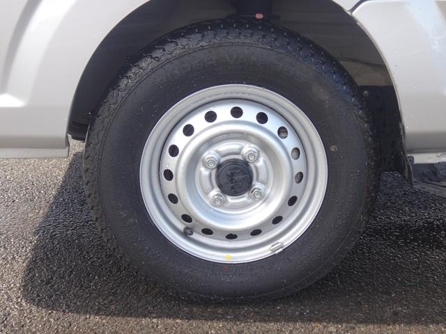 キャリイトラック ＫＣエアコン・パワステ　４ＷＤ　５ＭＴ　エアコン　パワステ　３方開　横滑り防止装置　ドアバイザー　オートライト　ＡＢＳ　タイミングチェーン式　エアバッグ（46枚目）