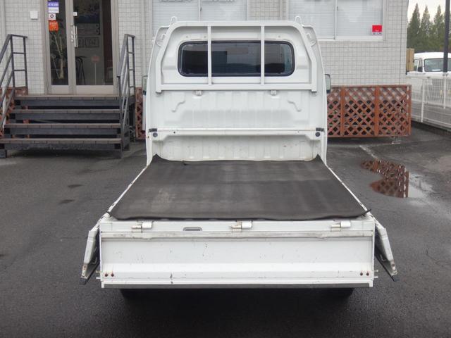 キャリイトラック KCエアコン・パワステ 4WD 5MT 修復歴無 3方開 エアコン パワステ ラジオ LEDヘッドライト ドアバイザー ライトレベライザー タイミングチェーン式(27枚目)