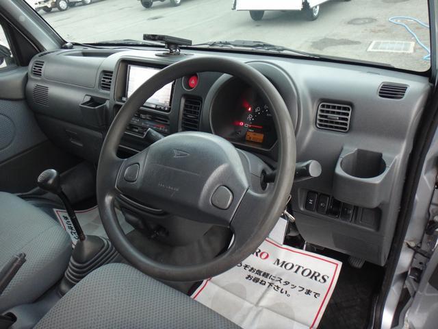 ハイゼットトラック ジャンボ　４ＷＤ　５ＭＴ　３方開　車検２年付　エアコン　パワステ　ナビ　ＴＶ　ＣＤ　ＤＶＤ再生　ＥＴＣ　キーレス　ドアバイザー　パワーウィンドウ　ライトレベライザー　アルミホイール　エアバック（3枚目）