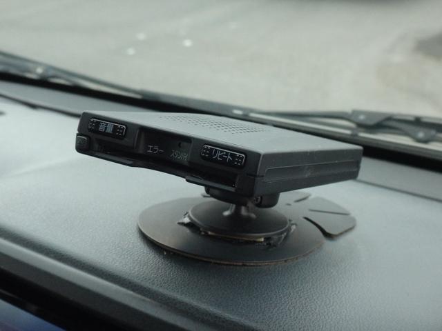 ハイゼットトラック ジャンボ　４ＷＤ　５ＭＴ　３方開　車検２年付　エアコン　パワステ　ナビ　ＴＶ　ＣＤ　ＤＶＤ再生　ＥＴＣ　キーレス　ドアバイザー　パワーウィンドウ　ライトレベライザー　アルミホイール　エアバック（9枚目）