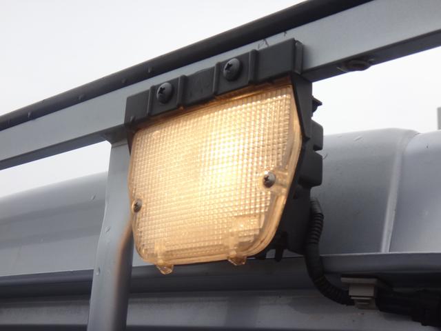 ハイゼットトラック ジャンボ　４ＷＤ　５ＭＴ　３方開　車検２年付　エアコン　パワステ　ナビ　ＴＶ　ＣＤ　ＤＶＤ再生　ＥＴＣ　キーレス　ドアバイザー　パワーウィンドウ　ライトレベライザー　アルミホイール　エアバック（53枚目）