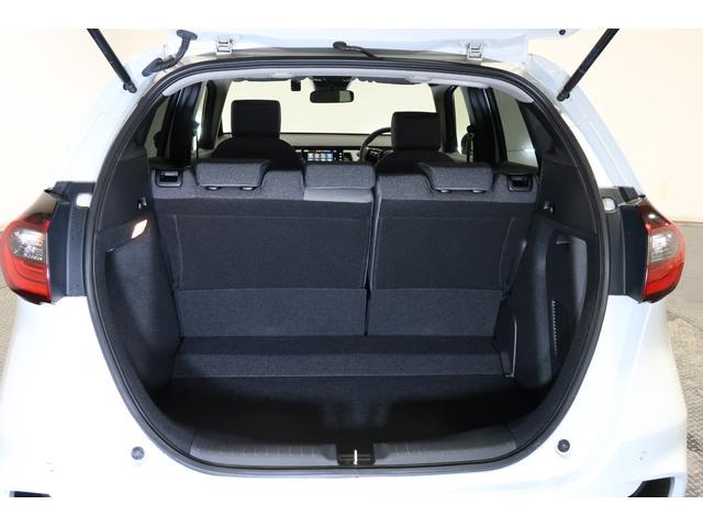 フィット e:HEVRS 禁煙車 センシング デモカー Bluetooth対応コネクトナビ Bカメラ ドラレコ 渋滞追従アダプティブクルーズコントロール ETC フルセグテレビ LEDヘッドランプ 2年間走行無制限保証 半革(20枚目)
