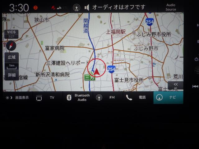ヴェゼル ｅ：ＨＥＶＺ　禁煙車　衝突回避支援ブレーキ機能　パノラミックビューモニター　１オナ　スマキ　Ｐトランク　フルオートエアコン　Ｄレコ　エアバッグ　両席エアバック　Ｒカメ　パワーウィンドウ　ＬＥＤランプ　ソナー　ＵＳＢ（2枚目）
