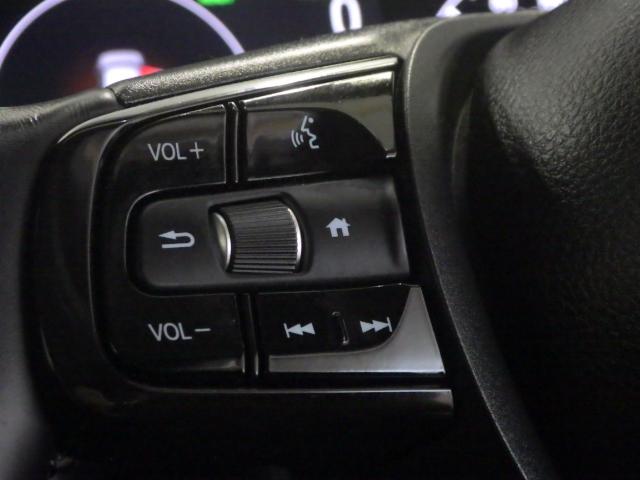 ヴェゼル ｅ：ＨＥＶＺ　禁煙車　衝突回避支援ブレーキ機能　パノラミックビューモニター　１オナ　スマキ　Ｐトランク　フルオートエアコン　Ｄレコ　エアバッグ　両席エアバック　Ｒカメ　パワーウィンドウ　ＬＥＤランプ　ソナー　ＵＳＢ（9枚目）