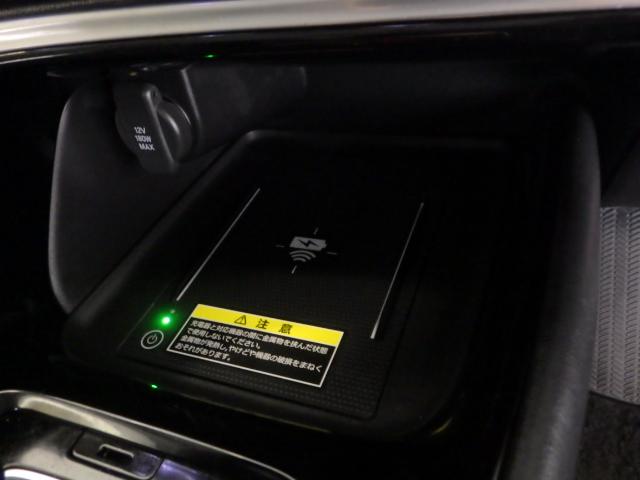 ヴェゼル ｅ：ＨＥＶＺ　禁煙車　衝突回避支援ブレーキ機能　パノラミックビューモニター　１オナ　スマキ　Ｐトランク　フルオートエアコン　Ｄレコ　エアバッグ　両席エアバック　Ｒカメ　パワーウィンドウ　ＬＥＤランプ　ソナー　ＵＳＢ（11枚目）