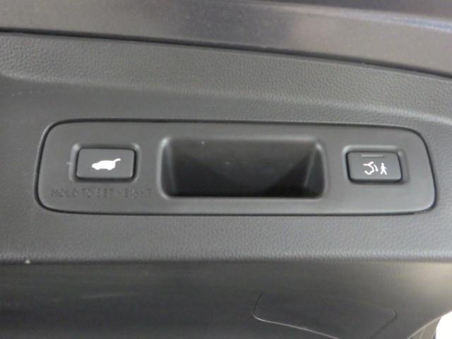 ヴェゼル ｅ：ＨＥＶＺ　禁煙車　衝突回避支援ブレーキ機能　パノラミックビューモニター　１オナ　スマキ　Ｐトランク　フルオートエアコン　Ｄレコ　エアバッグ　両席エアバック　Ｒカメ　パワーウィンドウ　ＬＥＤランプ　ソナー　ＵＳＢ（14枚目）