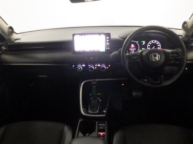 ヴェゼル ｅ：ＨＥＶＺ　禁煙車　衝突回避支援ブレーキ機能　パノラミックビューモニター　１オナ　スマキ　Ｐトランク　フルオートエアコン　Ｄレコ　エアバッグ　両席エアバック　Ｒカメ　パワーウィンドウ　ＬＥＤランプ　ソナー　ＵＳＢ（17枚目）