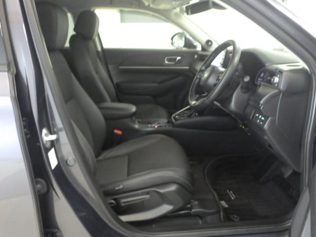 ヴェゼル ｅ：ＨＥＶＺ　禁煙車　衝突回避支援ブレーキ機能　パノラミックビューモニター　１オナ　スマキ　Ｐトランク　フルオートエアコン　Ｄレコ　エアバッグ　両席エアバック　Ｒカメ　パワーウィンドウ　ＬＥＤランプ　ソナー　ＵＳＢ（19枚目）