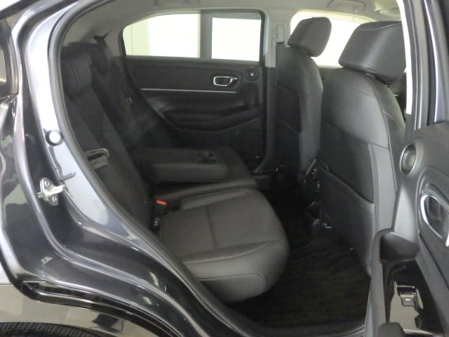 ヴェゼル ｅ：ＨＥＶＺ　禁煙車　衝突回避支援ブレーキ機能　パノラミックビューモニター　１オナ　スマキ　Ｐトランク　フルオートエアコン　Ｄレコ　エアバッグ　両席エアバック　Ｒカメ　パワーウィンドウ　ＬＥＤランプ　ソナー　ＵＳＢ（20枚目）