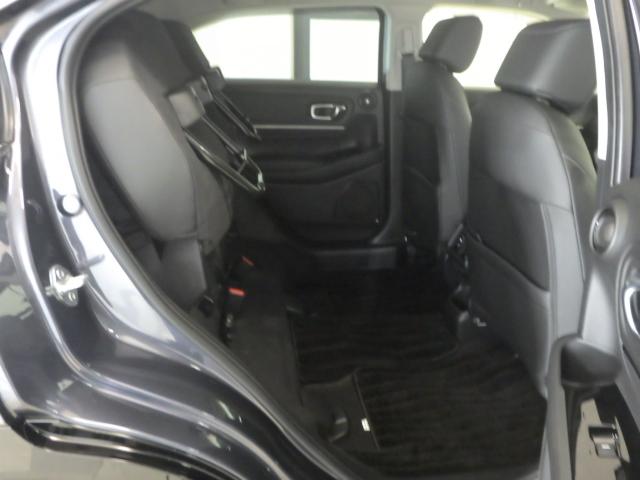 ヴェゼル ｅ：ＨＥＶＺ　禁煙車　衝突回避支援ブレーキ機能　パノラミックビューモニター　１オナ　スマキ　Ｐトランク　フルオートエアコン　Ｄレコ　エアバッグ　両席エアバック　Ｒカメ　パワーウィンドウ　ＬＥＤランプ　ソナー　ＵＳＢ（21枚目）