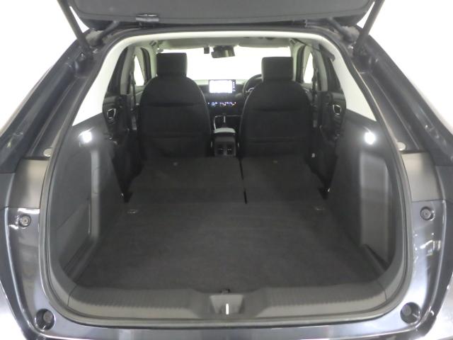 ヴェゼル ｅ：ＨＥＶＺ　禁煙車　衝突回避支援ブレーキ機能　パノラミックビューモニター　１オナ　スマキ　Ｐトランク　フルオートエアコン　Ｄレコ　エアバッグ　両席エアバック　Ｒカメ　パワーウィンドウ　ＬＥＤランプ　ソナー　ＵＳＢ（24枚目）