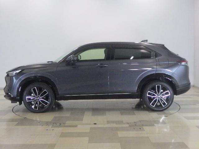 ヴェゼル ｅ：ＨＥＶＺ　禁煙車　衝突回避支援ブレーキ機能　パノラミックビューモニター　１オナ　スマキ　Ｐトランク　フルオートエアコン　Ｄレコ　エアバッグ　両席エアバック　Ｒカメ　パワーウィンドウ　ＬＥＤランプ　ソナー　ＵＳＢ（26枚目）