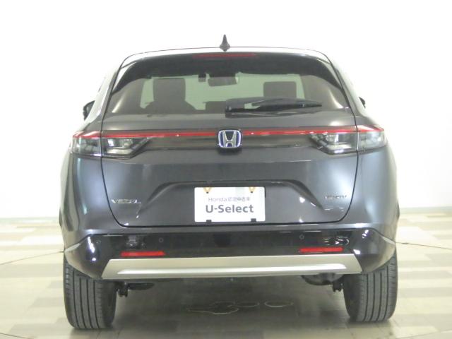 ヴェゼル ｅ：ＨＥＶＺ　禁煙車　衝突回避支援ブレーキ機能　パノラミックビューモニター　１オナ　スマキ　Ｐトランク　フルオートエアコン　Ｄレコ　エアバッグ　両席エアバック　Ｒカメ　パワーウィンドウ　ＬＥＤランプ　ソナー　ＵＳＢ（28枚目）