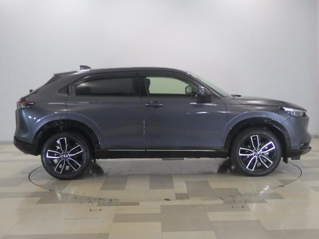 ヴェゼル ｅ：ＨＥＶＺ　禁煙車　衝突回避支援ブレーキ機能　パノラミックビューモニター　１オナ　スマキ　Ｐトランク　フルオートエアコン　Ｄレコ　エアバッグ　両席エアバック　Ｒカメ　パワーウィンドウ　ＬＥＤランプ　ソナー　ＵＳＢ（30枚目）