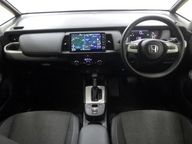 フィット e:HEVホーム 禁煙車 前後誤発進抑制機能 クリソナ 助手席エアバッグ 運転席エアバッグ 1オナ アイドリングストップ LEDライト USB接続 バックカメラ ABS サイドエアバッグ オートクルーズコントロール(11枚目)