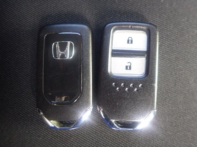 ヴェゼル Ｘ　禁煙車　追突軽減ブレーキ　地ＴＶ　リアカメラ　ＤＶＤ再生　スマ－トキ－　サイドエアバッグ　ナビ＆ＴＶ　ＥＴＣ車載器　パワーウィンドウ　盗難防止システム　横滑り防止　ＬＥＤヘッドランプ　クルコン　ＰＳ（6枚目）