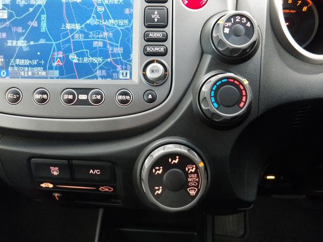 フィット Ｇスマートセレクション　禁煙車　エアバック　Ｗエアーバック　バックカメラ付　イモビライザー　ナビＴＶ　ＤＶＤ　パワーウィンドウ　１オーナー車　ワンセグ　ＡＢＳ　パワステ　ＥＴＣ　横滑り防止　エアコン　キーレス　ＨＤＤナビ（7枚目）