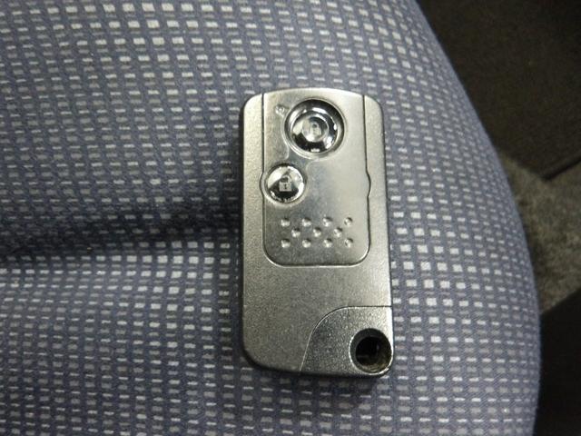 フィット Ｇスマートセレクション　禁煙車　エアバック　Ｗエアーバック　バックカメラ付　イモビライザー　ナビＴＶ　ＤＶＤ　パワーウィンドウ　１オーナー車　ワンセグ　ＡＢＳ　パワステ　ＥＴＣ　横滑り防止　エアコン　キーレス　ＨＤＤナビ（10枚目）