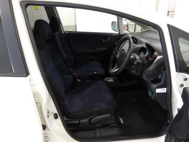 フィット Ｇスマートセレクション　禁煙車　エアバック　Ｗエアーバック　バックカメラ付　イモビライザー　ナビＴＶ　ＤＶＤ　パワーウィンドウ　１オーナー車　ワンセグ　ＡＢＳ　パワステ　ＥＴＣ　横滑り防止　エアコン　キーレス　ＨＤＤナビ（12枚目）