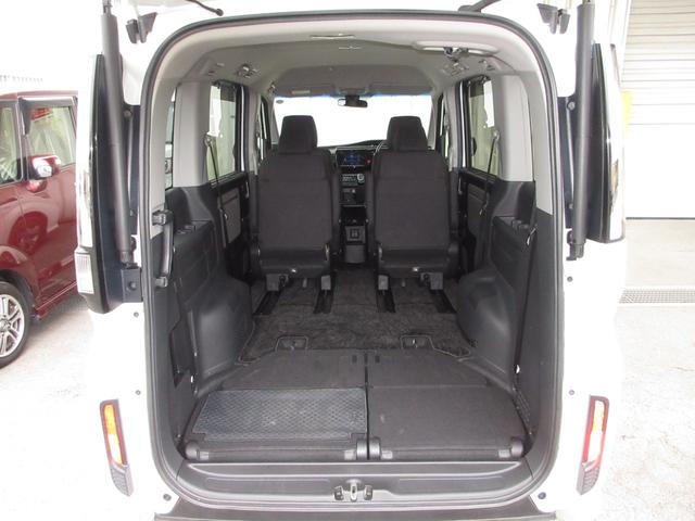 ステップワゴンスパーダ スパーダハイブリッドＧホンダセンシング　純正９インチメモリーナビＢｌｕｅｔｏｏｔｈＥＴＣＲカメラ　ＣＭＢＳ　リヤカメラ　スマキー　Ａストップ　ＥＳＣ　ＵＳＢ入力　両側自動ドア　オートエアコン　ＬＥＤヘッドライト　クルーズコントロール　地デジ（18枚目）