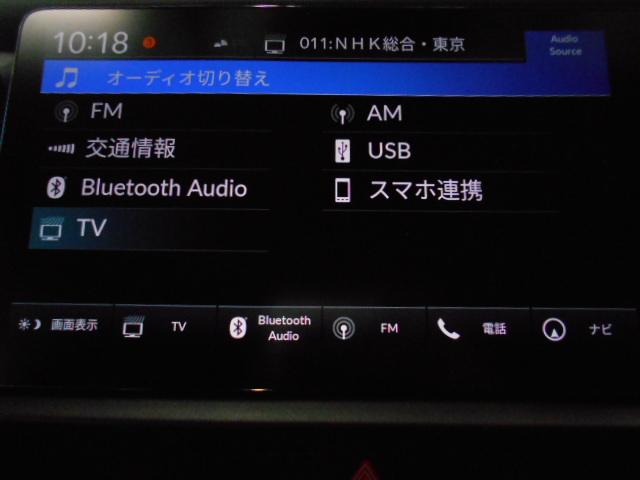 フィット ｅ：ＨＥＶホーム　禁煙車　前後誤発進抑制機能　クリソナ　助手席エアバッグ　運転席エアバッグ　１オナ　アイドリングストップ　ＬＥＤライト　ＵＳＢ接続　バックカメラ　ＡＢＳ　サイドエアバッグ　オートクルーズコントロール（6枚目）