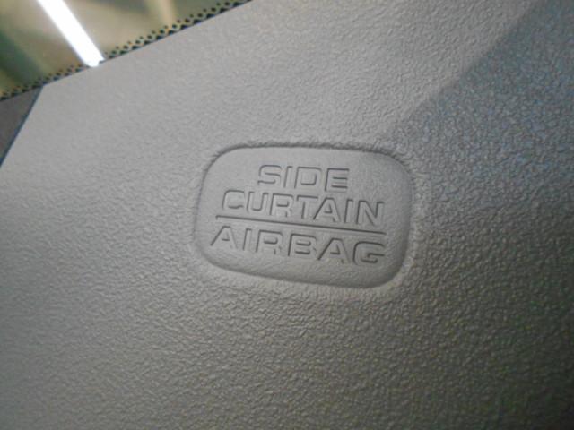 フィット ｅ：ＨＥＶホーム　禁煙車　前後誤発進抑制機能　クリソナ　助手席エアバッグ　運転席エアバッグ　１オナ　アイドリングストップ　ＬＥＤライト　ＵＳＢ接続　バックカメラ　ＡＢＳ　サイドエアバッグ　オートクルーズコントロール（12枚目）