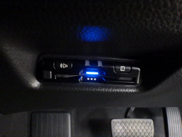 フィット ｅ：ＨＥＶＲＳ　禁煙車　エアバッグ　ナビ＆ＴＶ　パワーウィンドウ　助手席エアバッグ　Ｄレコ　フルセグテレビ　ＬＥＤヘッドランプ　セキュリティアラーム　フルオートエアコン　ＥＴＣ装備　スマートキ　ＤＶＤ再生　ＵＳＢ（6枚目）