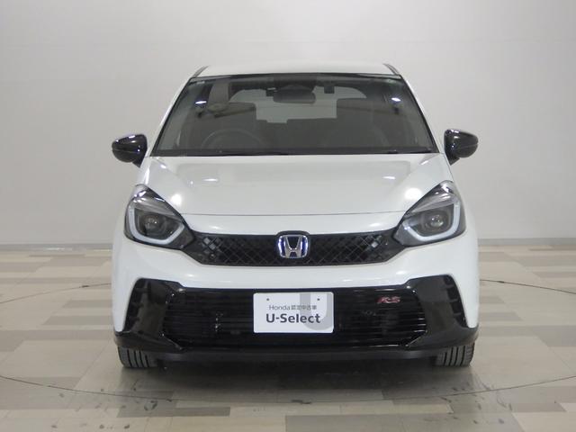 フィット ｅ：ＨＥＶＲＳ　禁煙車　エアバッグ　ナビ＆ＴＶ　パワーウィンドウ　助手席エアバッグ　Ｄレコ　フルセグテレビ　ＬＥＤヘッドランプ　セキュリティアラーム　フルオートエアコン　ＥＴＣ装備　スマートキ　ＤＶＤ再生　ＵＳＢ（28枚目）