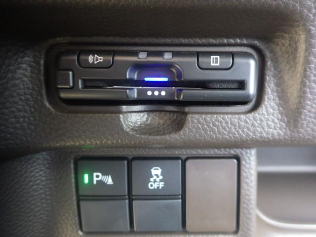 N-BOX L 禁煙車 衝突回避支援ブレーキ I-STOP クリソナ ドラレコ付 PW パワステ Sヒーター 1オ-ナ- スマ-トキ- Bカメ 地デジTV ナビ&TV サイドエアバック 横滑り防止 ETC車載器(4枚目)