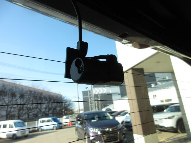 N-BOXカスタム ベースグレード 禁煙車 USB接続 CMBS Dレコ 1オーナー ベンチシート オートエアコン スマートキ LED 盗難防止装置 クルコン ETC バックカメラ フルセグTV パワーステアリング エアバッグ ESC(6枚目)