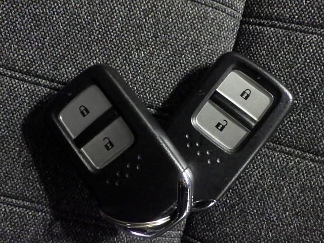 フィット ホーム 禁煙車 衝突軽減ブレーキ ワンオーナー リアカメ LEDライト クリアランスソナー ドラレコ 記録簿付 エアバッグ iストップ スマ-トキ- 盗難防止装置 ETC車載器 Wエアバック USBポート(14枚目)