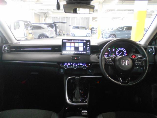 ヴェゼル ｅ：ＨＥＶＺ　禁煙車・コネクトディスプレイ・Ｒカメラ・ＬＥＤ・オートライト・ＥＴＣ・前後パーキングセンサー・前席ヒーター・ブラインドスポット・電動テールゲート　ＬＤＡ　衝突回避支援ブレーキ機能　１オナ　追従　スマキ（9枚目）