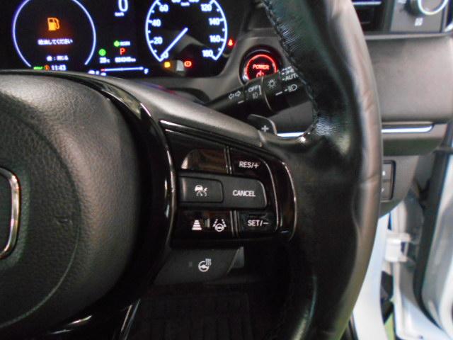 ヴェゼル ｅ：ＨＥＶＺ　禁煙車・コネクトディスプレイ・Ｒカメラ・ＬＥＤ・オートライト・ＥＴＣ・前後パーキングセンサー・前席ヒーター・ブラインドスポット・電動テールゲート　ＬＤＡ　衝突回避支援ブレーキ機能　１オナ　追従　スマキ（12枚目）