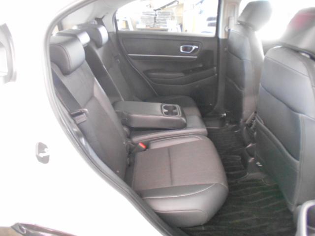 ヴェゼル ｅ：ＨＥＶＺ　禁煙車・コネクトディスプレイ・Ｒカメラ・ＬＥＤ・オートライト・ＥＴＣ・前後パーキングセンサー・前席ヒーター・ブラインドスポット・電動テールゲート　ＬＤＡ　衝突回避支援ブレーキ機能　１オナ　追従　スマキ（17枚目）