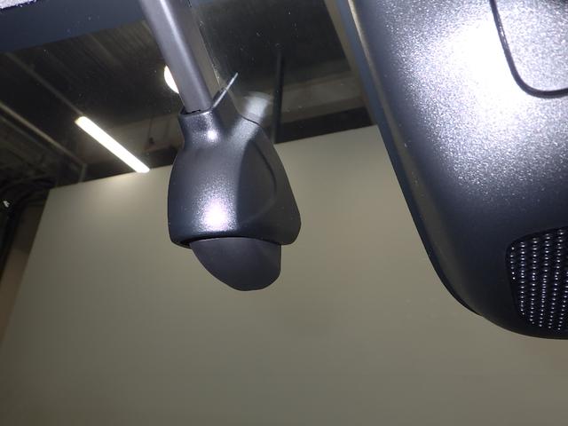 ヴェゼル ｅ：ＨＥＶＺ　禁煙・コネクトディスプレイ・マルチビュー・ＬＥＤ・オートライト・ＥＴＣ・前席ヒーター・Ｄレコ・ブラインドスポット・パワーテールゲート・革巻・パドル・ステアリングヒーター・後退出庫サポート・１８ＡＷ（5枚目）