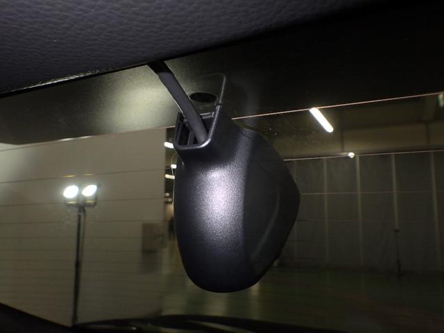 ヴェゼル ｅ：ＨＥＶＺ　禁煙・コネクトディスプレイ・マルチビュー・ＬＥＤ・オートライト・ＥＴＣ・前席ヒーター・Ｄレコ・ブラインドスポット・パワーテールゲート・革巻・パドル・ステアリングヒーター・後退出庫サポート・１８ＡＷ（6枚目）