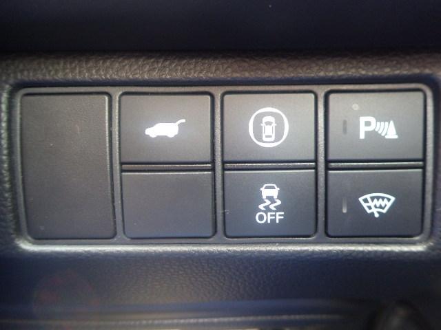 ヴェゼル ｅ：ＨＥＶＺ　禁煙・コネクトディスプレイ・マルチビュー・ＬＥＤ・オートライト・ＥＴＣ・前席ヒーター・Ｄレコ・ブラインドスポット・パワーテールゲート・革巻・パドル・ステアリングヒーター・後退出庫サポート・１８ＡＷ（12枚目）