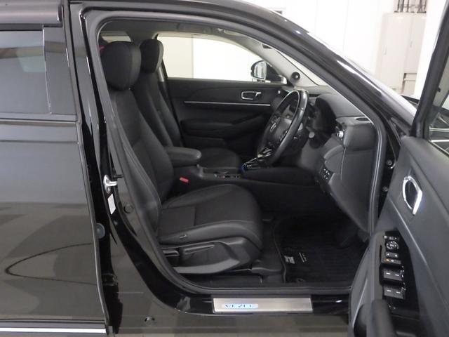 ヴェゼル ｅ：ＨＥＶＺ　禁煙・コネクトディスプレイ・マルチビュー・ＬＥＤ・オートライト・ＥＴＣ・前席ヒーター・Ｄレコ・ブラインドスポット・パワーテールゲート・革巻・パドル・ステアリングヒーター・後退出庫サポート・１８ＡＷ（15枚目）