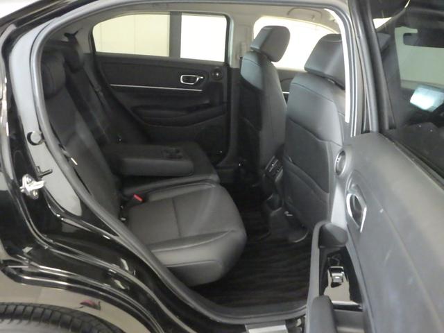 ヴェゼル ｅ：ＨＥＶＺ　禁煙・コネクトディスプレイ・マルチビュー・ＬＥＤ・オートライト・ＥＴＣ・前席ヒーター・Ｄレコ・ブラインドスポット・パワーテールゲート・革巻・パドル・ステアリングヒーター・後退出庫サポート・１８ＡＷ（16枚目）