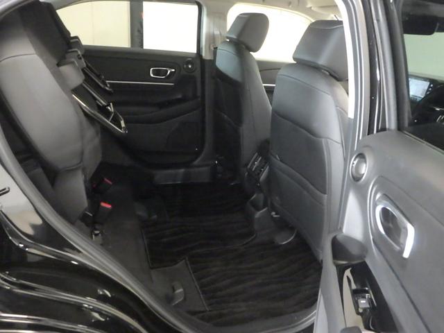 ヴェゼル ｅ：ＨＥＶＺ　禁煙・コネクトディスプレイ・マルチビュー・ＬＥＤ・オートライト・ＥＴＣ・前席ヒーター・Ｄレコ・ブラインドスポット・パワーテールゲート・革巻・パドル・ステアリングヒーター・後退出庫サポート・１８ＡＷ（17枚目）