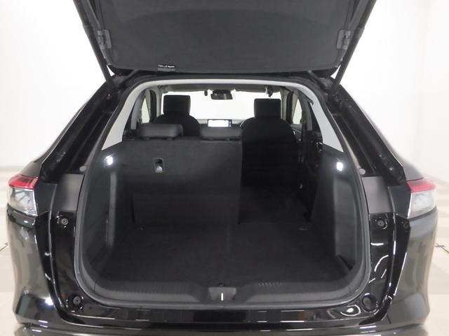 ヴェゼル ｅ：ＨＥＶＺ　禁煙・コネクトディスプレイ・マルチビュー・ＬＥＤ・オートライト・ＥＴＣ・前席ヒーター・Ｄレコ・ブラインドスポット・パワーテールゲート・革巻・パドル・ステアリングヒーター・後退出庫サポート・１８ＡＷ（20枚目）