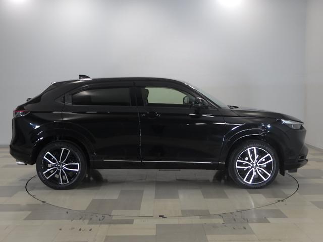 ヴェゼル ｅ：ＨＥＶＺ　禁煙・コネクトディスプレイ・マルチビュー・ＬＥＤ・オートライト・ＥＴＣ・前席ヒーター・Ｄレコ・ブラインドスポット・パワーテールゲート・革巻・パドル・ステアリングヒーター・後退出庫サポート・１８ＡＷ（24枚目）