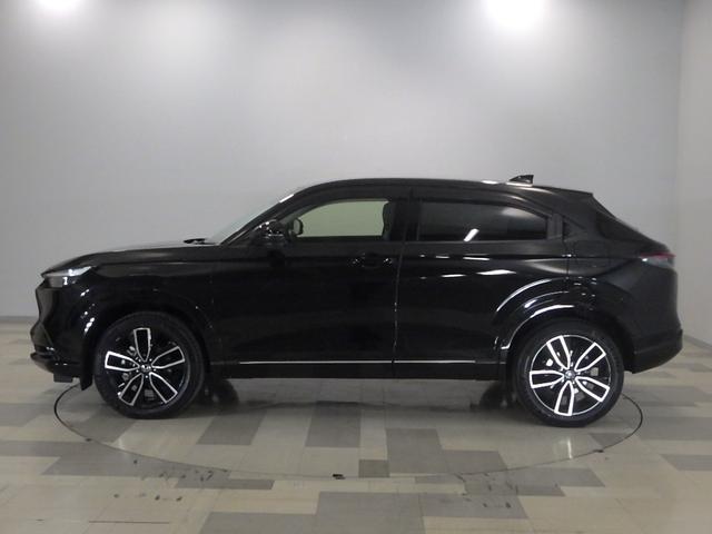 ヴェゼル ｅ：ＨＥＶＺ　禁煙・コネクトディスプレイ・マルチビュー・ＬＥＤ・オートライト・ＥＴＣ・前席ヒーター・Ｄレコ・ブラインドスポット・パワーテールゲート・革巻・パドル・ステアリングヒーター・後退出庫サポート・１８ＡＷ（26枚目）