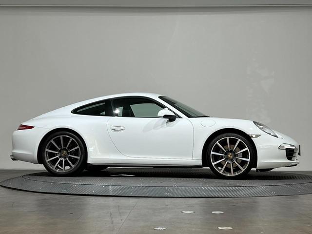 ９１１カレラ４　左ハンドル／４ＷＤ／黒革シート／前席シートヒーター／前席パワーシート／純正メモリナビ　フルセグ　ＣＤ　ＤＶＤ　ＢＴ／バックカメラ／ヘッドライトウォッシャー／横滑り防止／革巻きステアリング(28枚目)