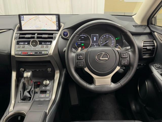ＮＸ ＮＸ３００ｈ　バージョンＬ　地上デジタル　１オナ　Ｐシート　定期点検記録簿　本革シート　エアバッグ　ナビ＆ＴＶ　ＬＥＤヘッドランプ　エアコン　メディアプレイヤー接続　メモリーナビ　ＥＴＣ　キーレス　盗難防止装置　ＡＢＳ（6枚目）