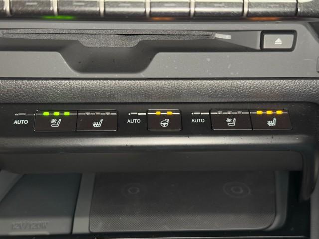 UX UX200 バージョンL ミュージックプレイヤー接続可 本革 1オーナー DVD レーダークルーズ パワーシート オートエアコン 記録簿 アルミホイール メモリーナビ Bカメラ LED ETC キーレス スマートキー(11枚目)