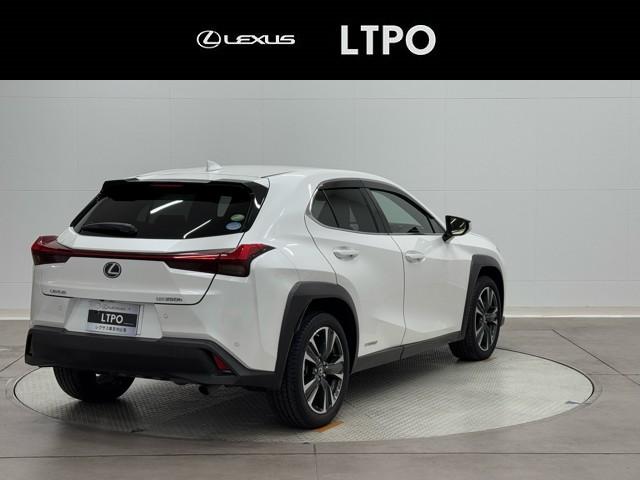 UX UX250h バージョンL Bカメラ 追従クルコン レザーシート ETC LEDヘッドライト DVD再生 ミュージックプレイヤー接続可 エアバッグ スマートキー メモリーナビ 助手席エアバッグ 横滑り防止機能 ABS キーレス(3枚目)